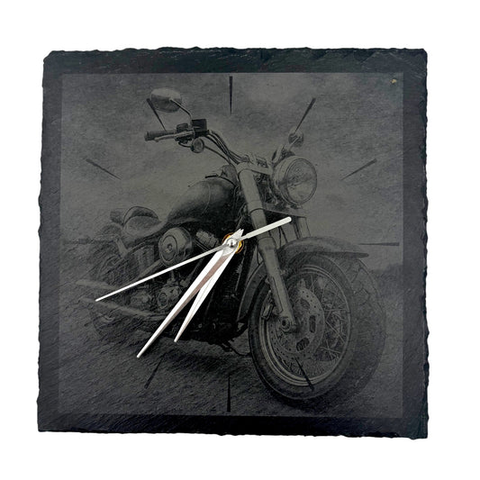Schiefer Wanduhr mit Lasergravur – 25 x 25 cm